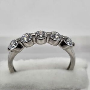 1.00 CT 950 Platinum Round Brilliant Five Stones VS2 Diamond Ring Wedding Band